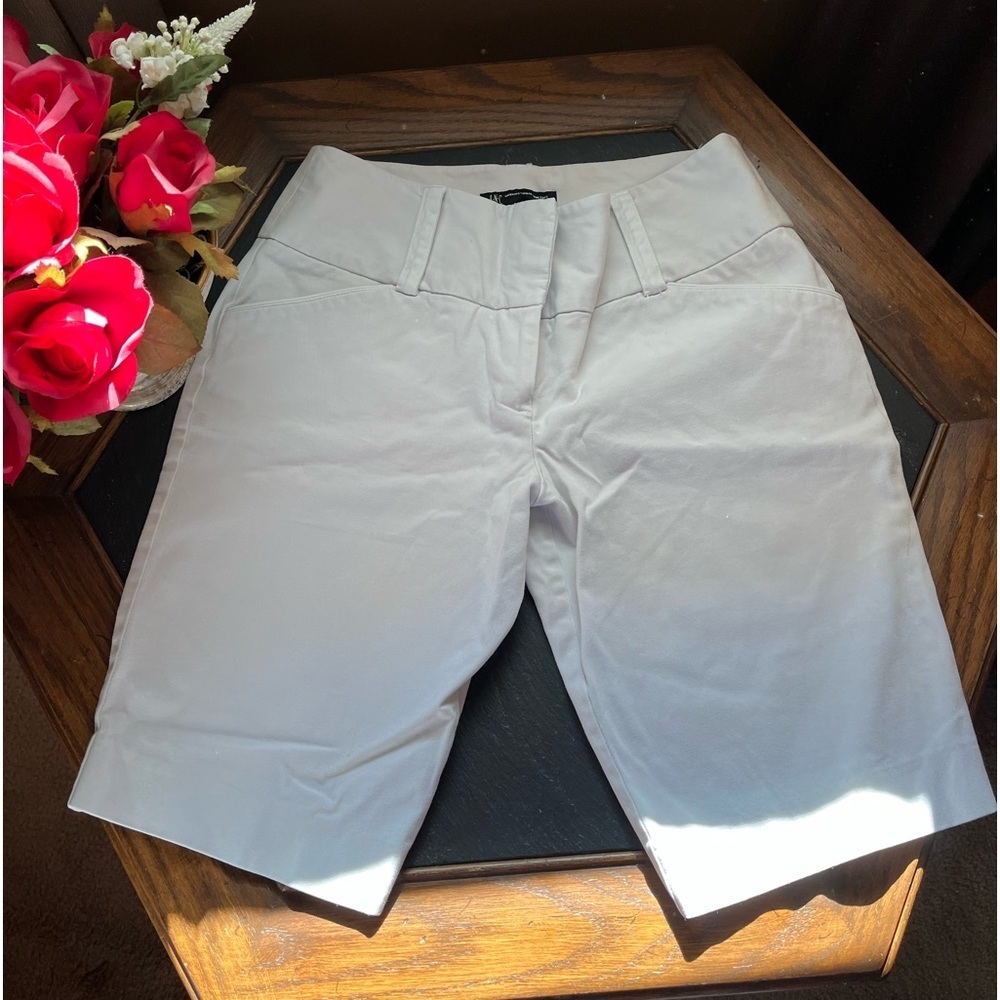 INC/women’s casual white shorts, size 2